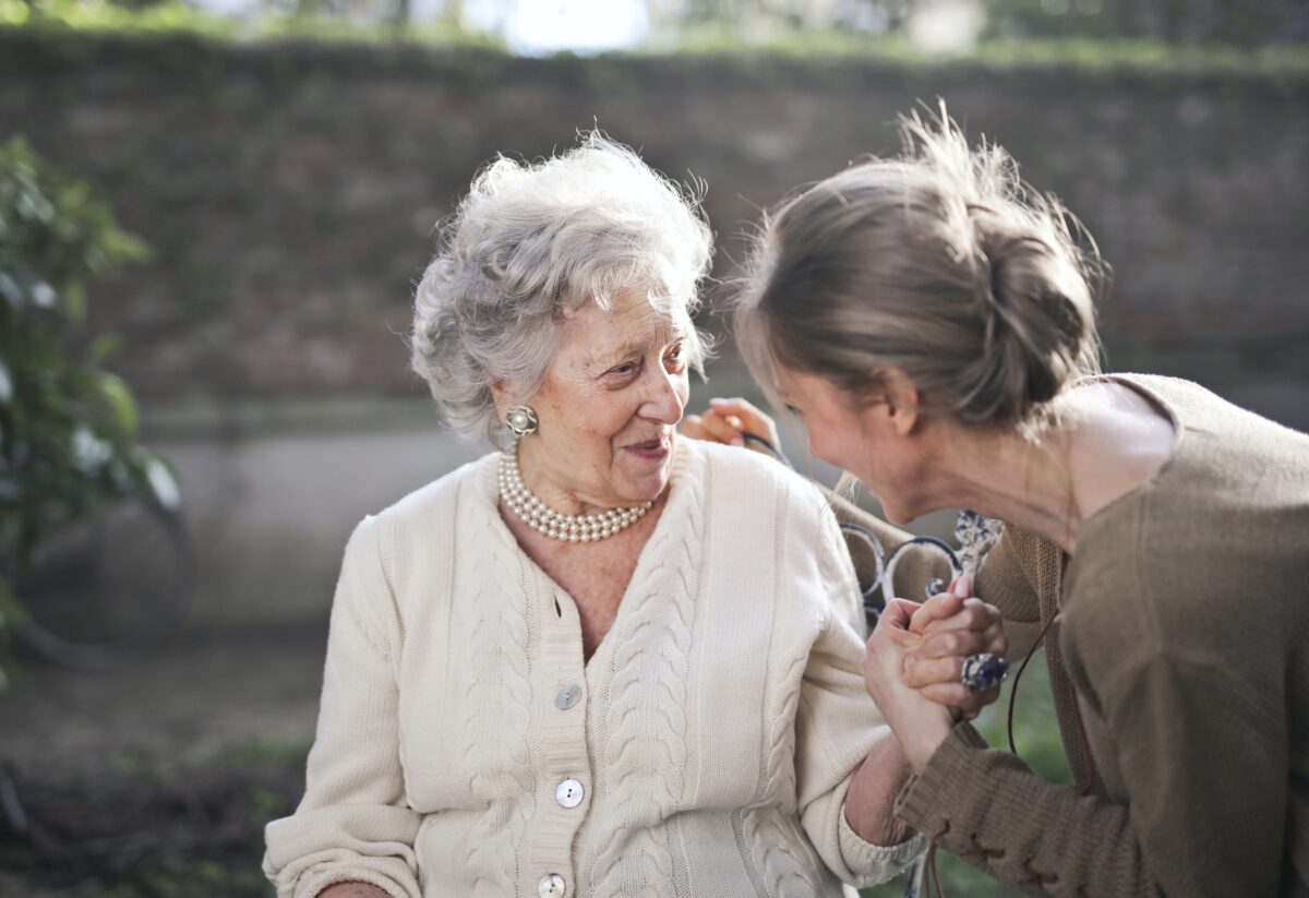 Cómo fomentar la autonomía en personas mayores