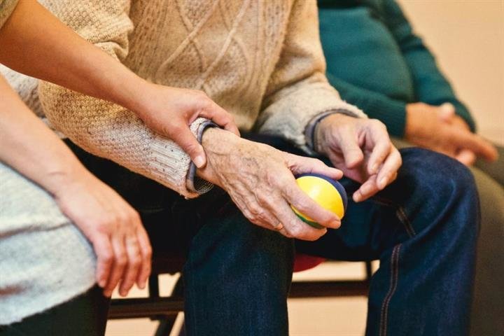 Artículos de apoyo para personas mayores: facilitando la vida diaria